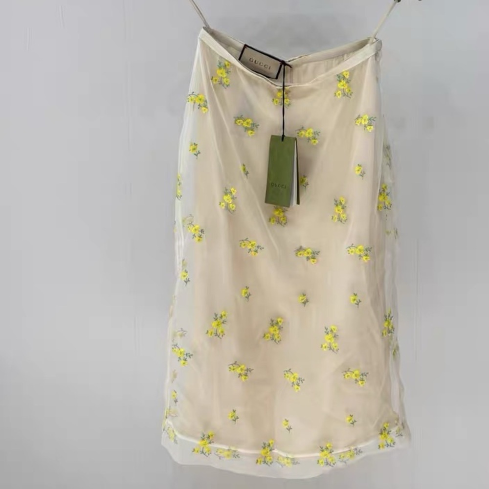 Authentic Gucci Cream and Yellow Floral skirt